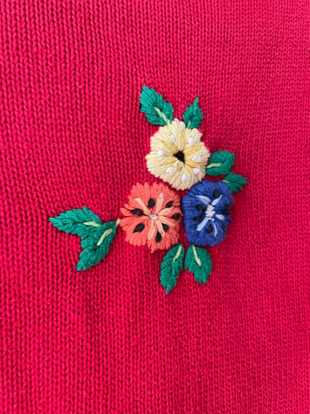 Vintage red knit flower embroidered cardigan sweater - Picture 6 of 6